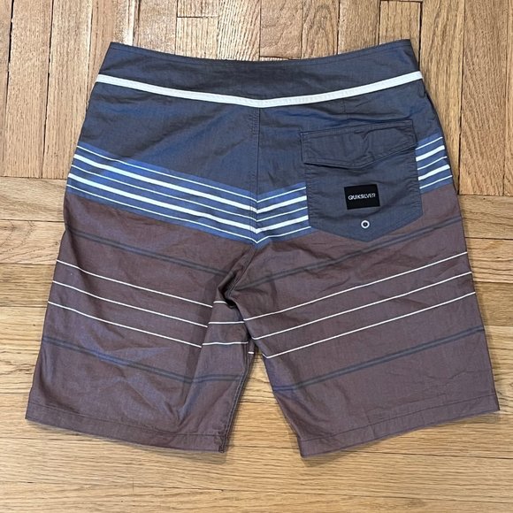 Men's Quiksilver Board Shorts  |  SIZE 33  |  Great Condition - Side Pockets - Picture 7 of 9